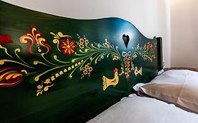 Casa Cu Usi - House Of Doors